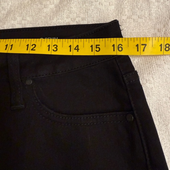 a.n.a Women's Black Ripped Jean Shorts - Picture 3 of 8